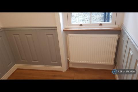 2 bedroom flat to rent, St. Ann's Road, London, N15