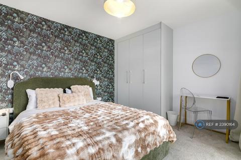 2 bedroom flat to rent, High Road, London, NW10