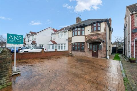3 bedroom semi-detached house for sale, Shelley Crescent, Hounslow