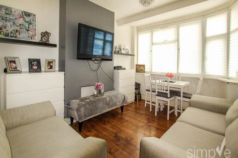 2 bedroom flat to rent, Laburnum Road, Hayes, Middlesex