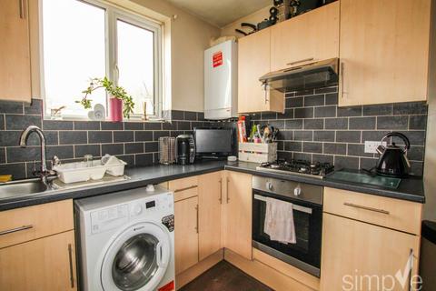 2 bedroom flat to rent, Laburnum Road, Hayes, Middlesex