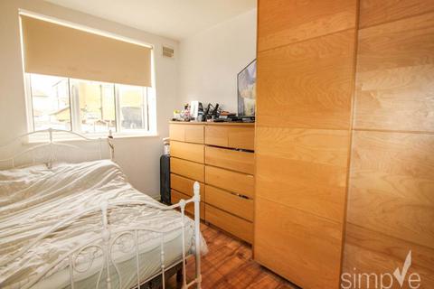 2 bedroom flat to rent, Laburnum Road, Hayes, Middlesex