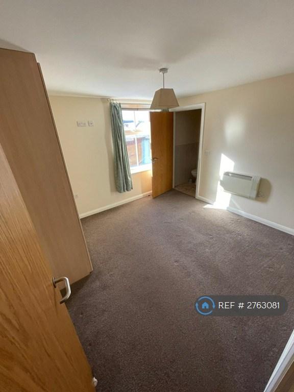 Bedroom 1 (Fitted Robes)