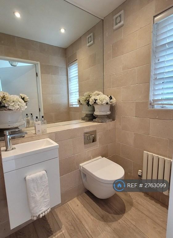 Downstairs Cloakroom / Wc