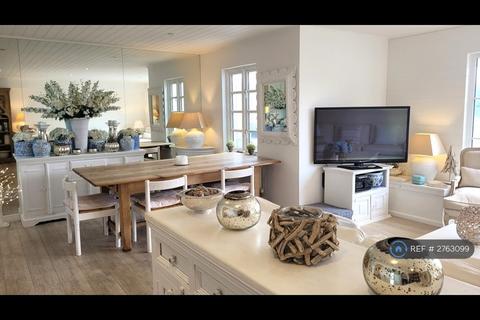 undefined, Windrush Lake, South Cerney, Cirencester, GL7