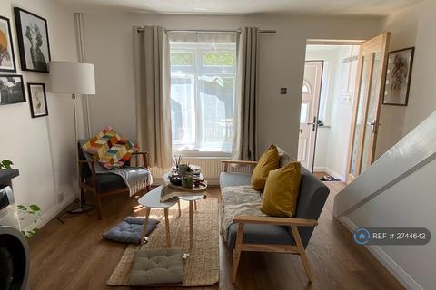 1 bedroom semi-detached house to rent, Globe Pond Road, London, SE16