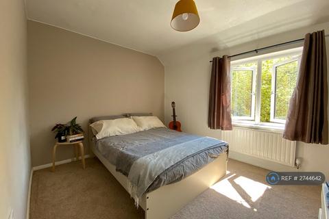 1 bedroom semi-detached house to rent, Globe Pond Road, London, SE16
