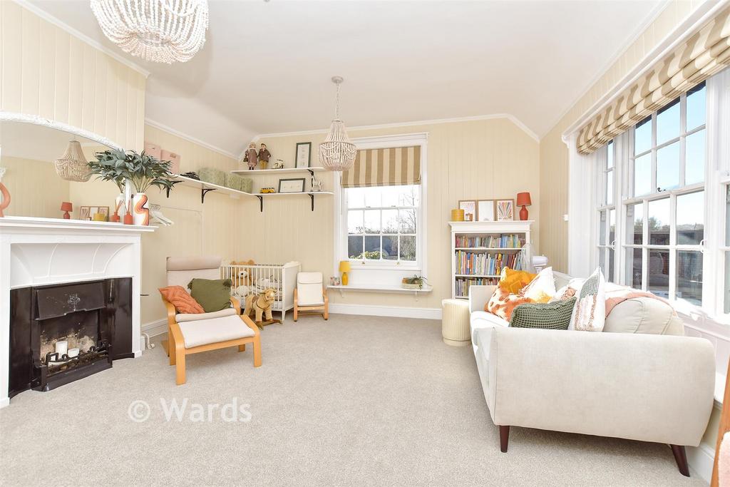 Sitting Room/Bedroom 5