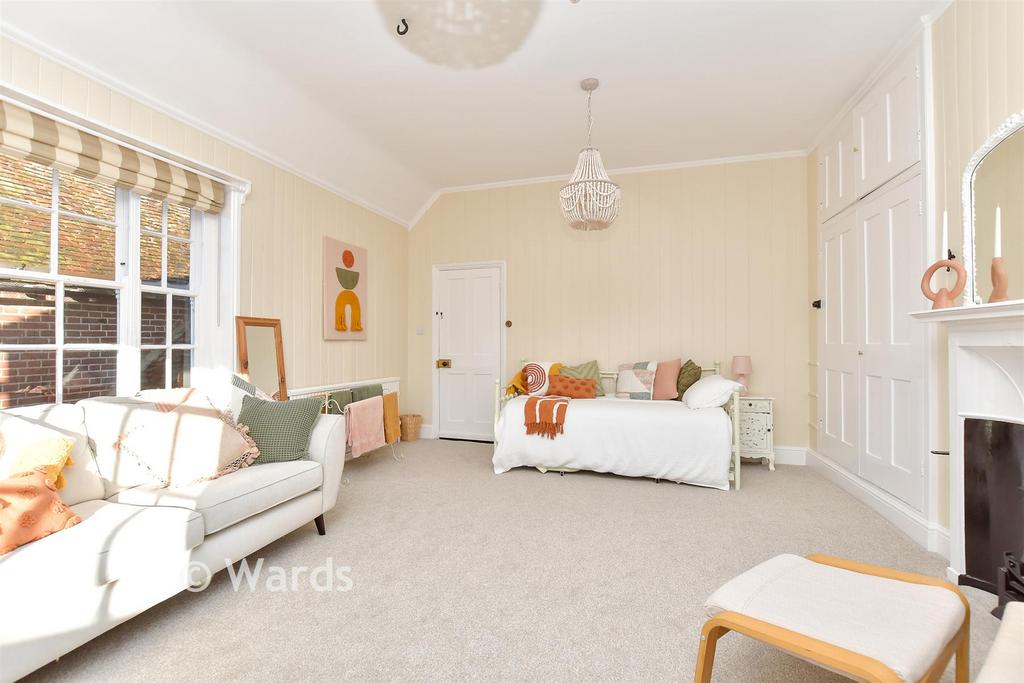 Sitting Room/Bedroom 5
