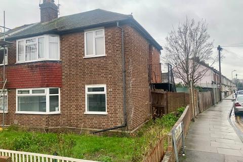 2 bedroom flat to rent, Northfleet, Gravesend DA11