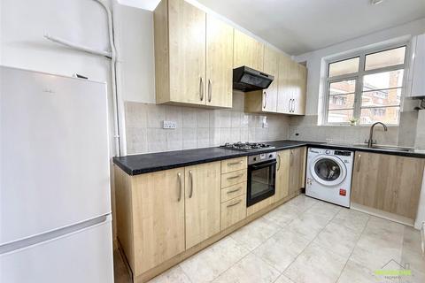 2 bedroom flat to rent, Burnt Ash Hill, London, SE12