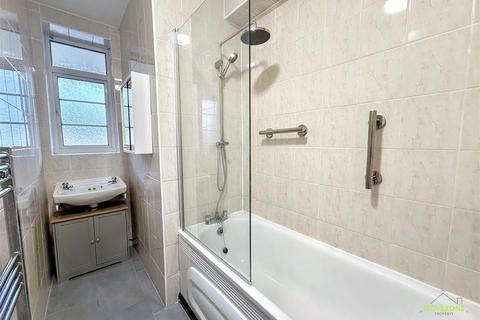 2 bedroom flat to rent, Burnt Ash Hill, London, SE12