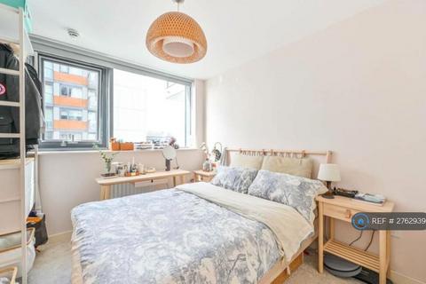 1 bedroom flat to rent, Blackwall Way, London, E14