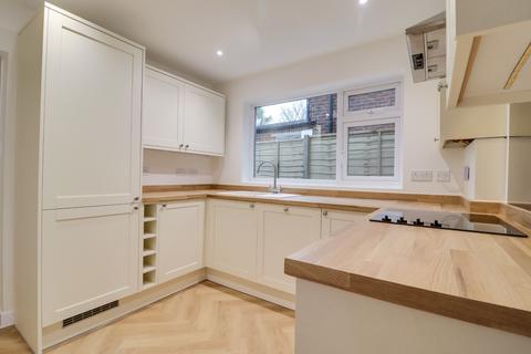 3 bedroom terraced house for sale, Church Road, Woolston