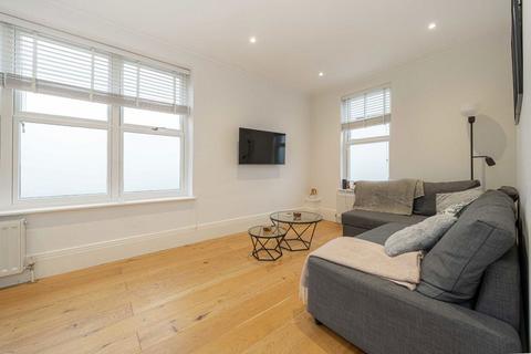 2 bedroom flat to rent, Mount Mews, Hampton TW12