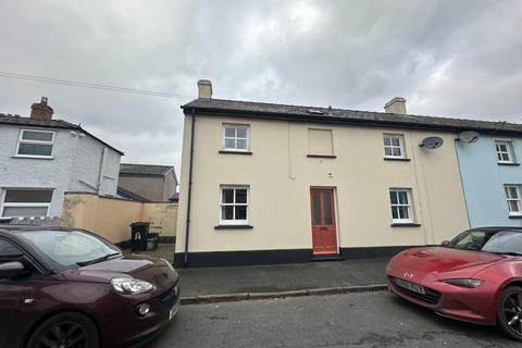 2 bedroom semi-detached house to rent, Charles Street, Brecon, LD3