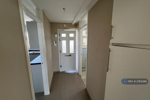 Studio to rent, Ainsworth House, London, W10