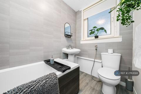 3 bedroom flat to rent, Colt Avenue, Coatbridge, ML5
