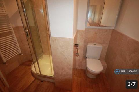 2 bedroom flat to rent, Annex  Sandbanks Road, Poole, BH14