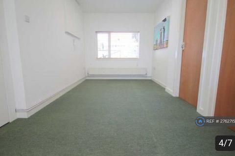 2 bedroom flat to rent, Annex  Sandbanks Road, Poole, BH14