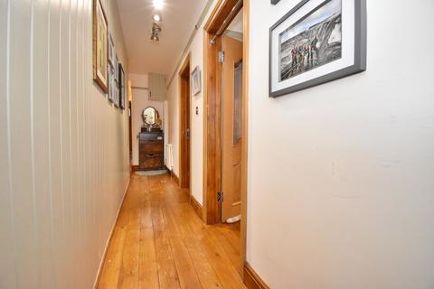 2 bedroom ground floor flat to rent, Theydon Street, Walthamstow, London. E17 8EL