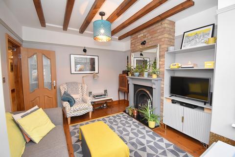 2 bedroom ground floor flat to rent, Theydon Street, Walthamstow, London. E17 8EL