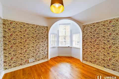 3 bedroom apartment to rent, St Leonards Lane, Newington, Edinburgh, EH8