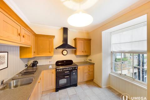 3 bedroom apartment to rent, St Leonards Lane, Newington, Edinburgh, EH8