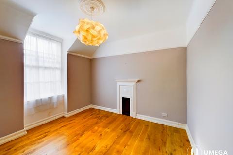 3 bedroom apartment to rent, St Leonards Lane, Newington, Edinburgh, EH8