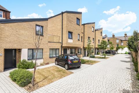 3 bedroom house to rent, Thorncliffe Road, Brixton, London, SW2