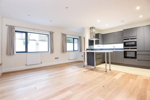 3 bedroom house to rent, Thorncliffe Road, Brixton, London, SW2