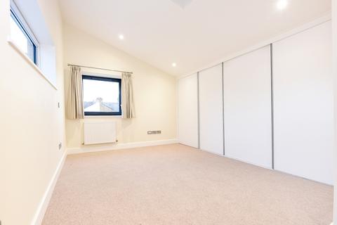 3 bedroom house to rent, Thorncliffe Road, Brixton, London, SW2