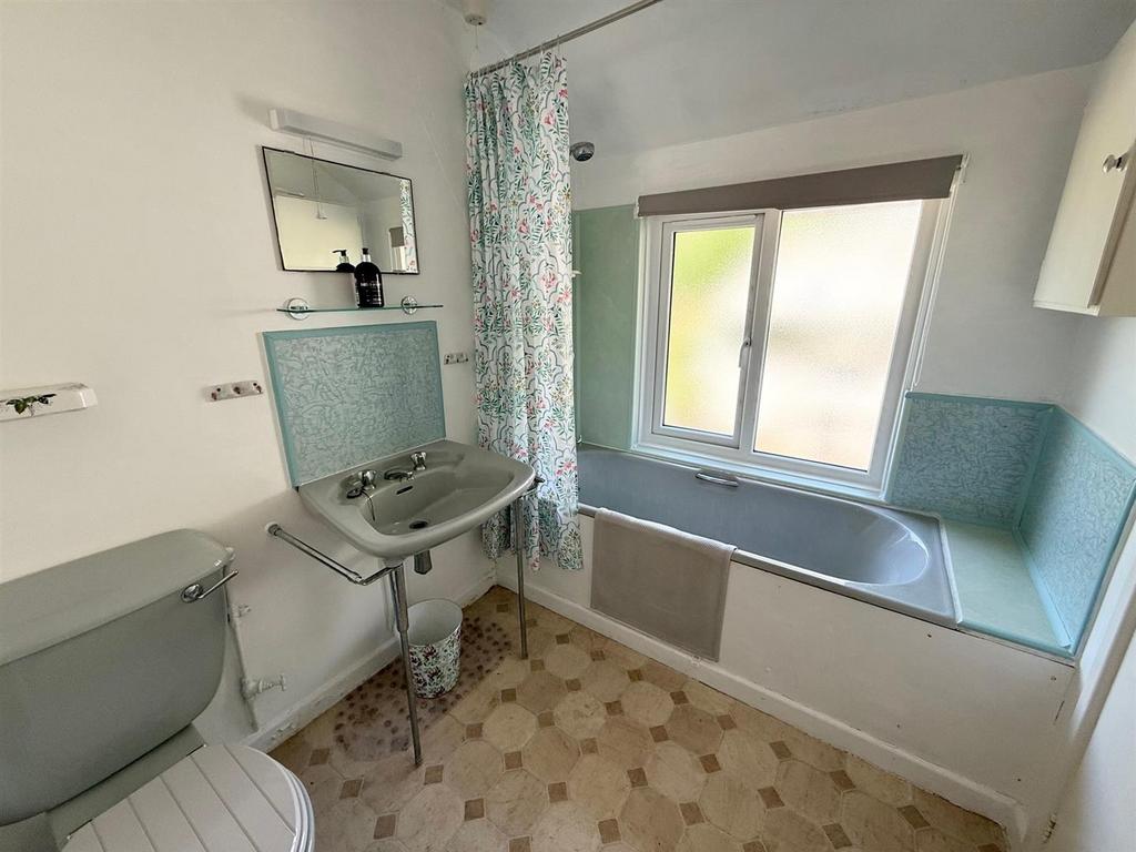 Bathroom.jpg