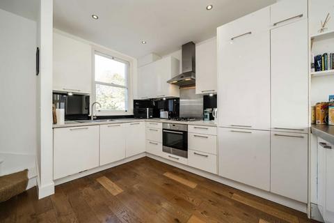 3 bedroom flat to rent, Vespan Road, London W12