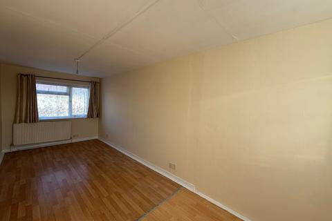 6 bedroom semi-detached house to rent, Laburnum Road, Hayes UB3