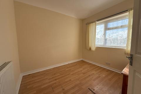 6 bedroom semi-detached house to rent, Laburnum Road, Hayes UB3