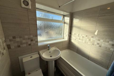 6 bedroom semi-detached house to rent, Laburnum Road, Hayes UB3