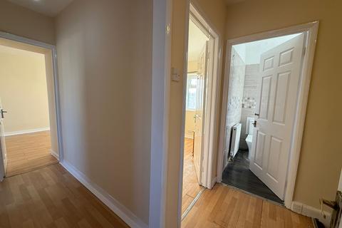 6 bedroom semi-detached house to rent, Laburnum Road, Hayes UB3