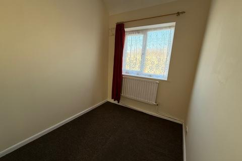 6 bedroom semi-detached house to rent, Laburnum Road, Hayes UB3