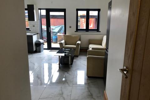 undefined, Beaconsfield Road, Southall UB1