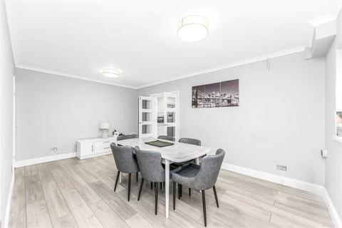5 bedroom terraced house for sale, Chalgrove Crescent, Clayhall IG5