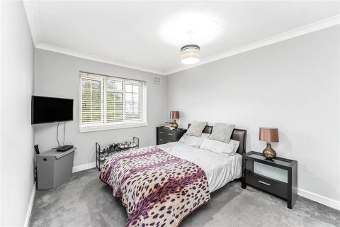 5 bedroom terraced house for sale, Chalgrove Crescent, Clayhall IG5