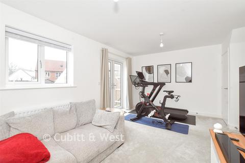 3 bedroom end of terrace house for sale, Piper Way, West Broyle, Chichester, West Sussex