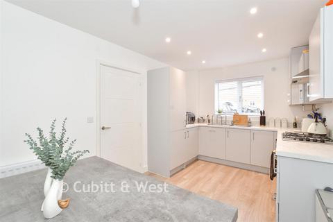 3 bedroom end of terrace house for sale, Piper Way, West Broyle, Chichester, West Sussex
