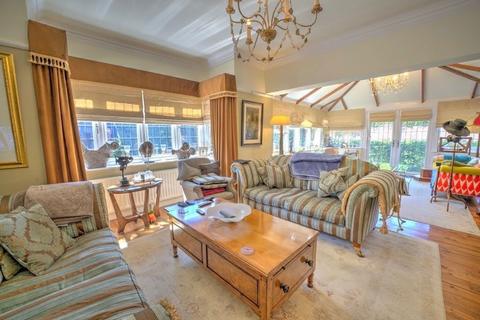 4 bedroom detached house for sale, Lyndhurst Grove, Lowfell