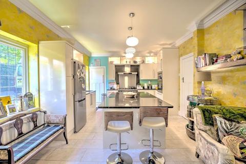 4 bedroom detached house for sale, Lyndhurst Grove, Lowfell