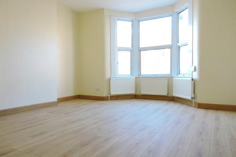3 bedroom flat to rent, Hight Street,