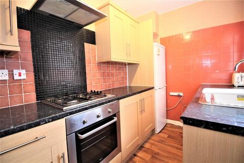 3 bedroom house to rent, Churchill Street, Leicester