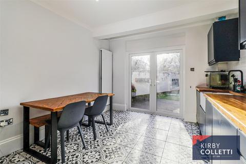 3 bedroom end of terrace house to rent, Kenning Road, Hoddesdon