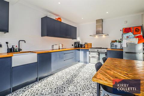 3 bedroom end of terrace house to rent, Kenning Road, Hoddesdon